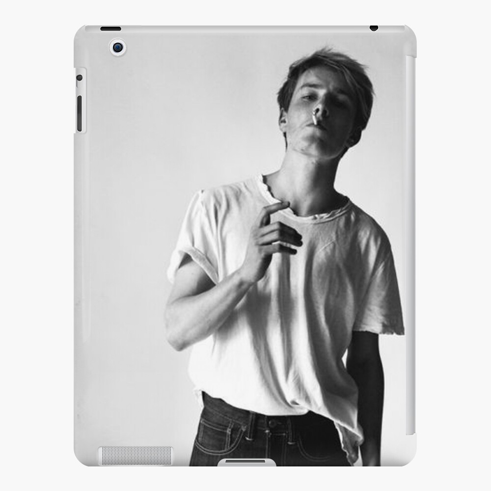 Louis Hofmann Poster - Size: 18 x 24