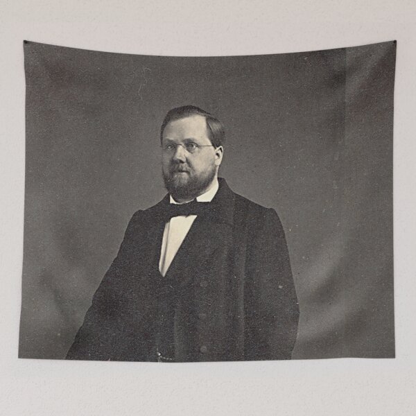 Artikelvorschau, A vintage gentleman retro photographic portrait entworfen und verkauft von Vintage Designs +.