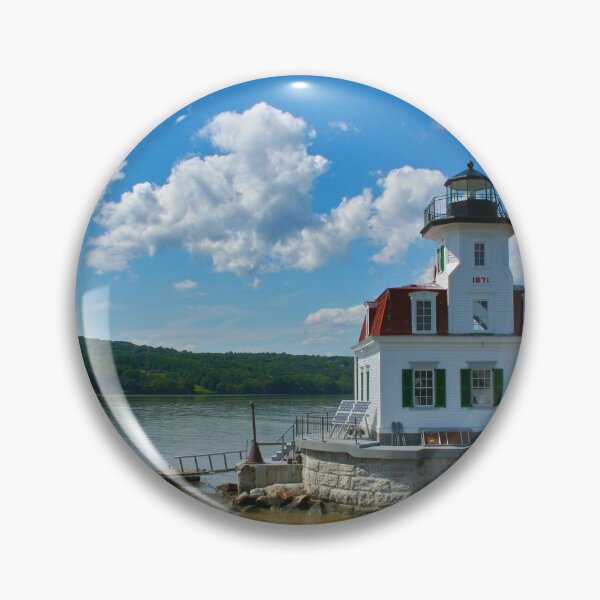 Artikelvorschau, Der Spitzname "Maid of the Meadows" und oft einfach als Esopus Light oder Middle Hudson River Light bezeichnet, ist ein aktiver Leuchtturm am Hudson River in der Nähe von Esopus entworfen und verkauft von Linda Sannuti.
