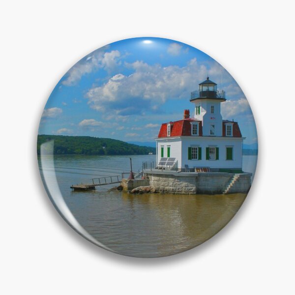 Artikelvorschau, Der aktive Leuchtturm am Hudson River in der Nähe von Esopus ist der Spitzname „Maid of the Meadows“ und wird oft einfach als Esopus Light oder Middle Hudson River Light bezeichnet entworfen und verkauft von Linda Sannuti.