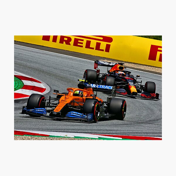 Lando Norris se bat avec Max Verstappen lors du Grand Prix d'Autriche 2020 Impression photo