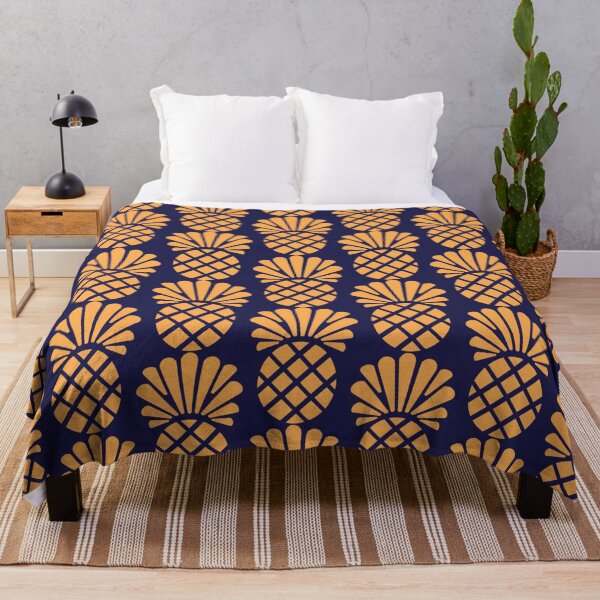 Artikelvorschau, Ananas-Design auf Blau entworfen und verkauft von LivingstonLine.