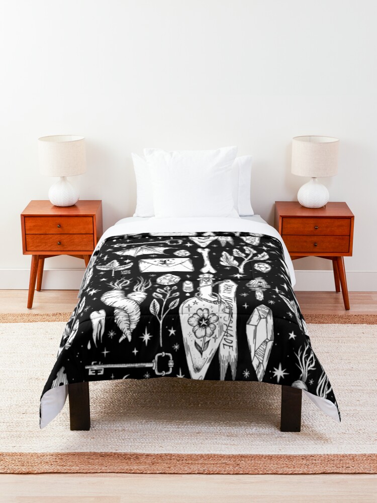Alternate view of into the Witch's Garden Comforter
