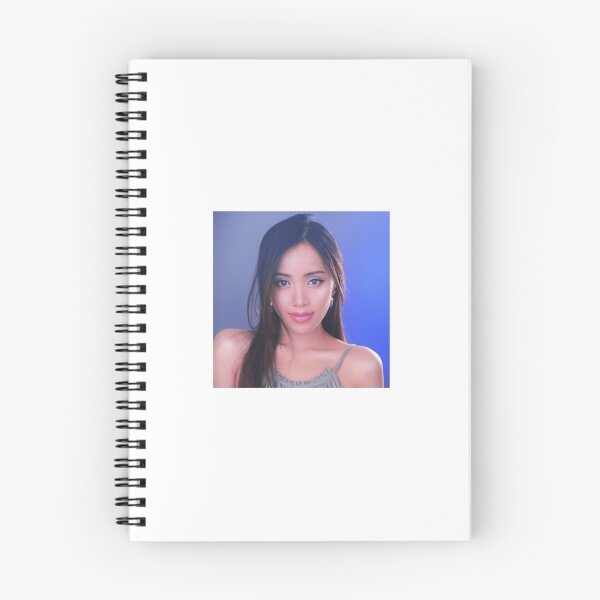 Artikelvorschau, Michelle Phan entworfen und verkauft von Virginia Lythgoe.