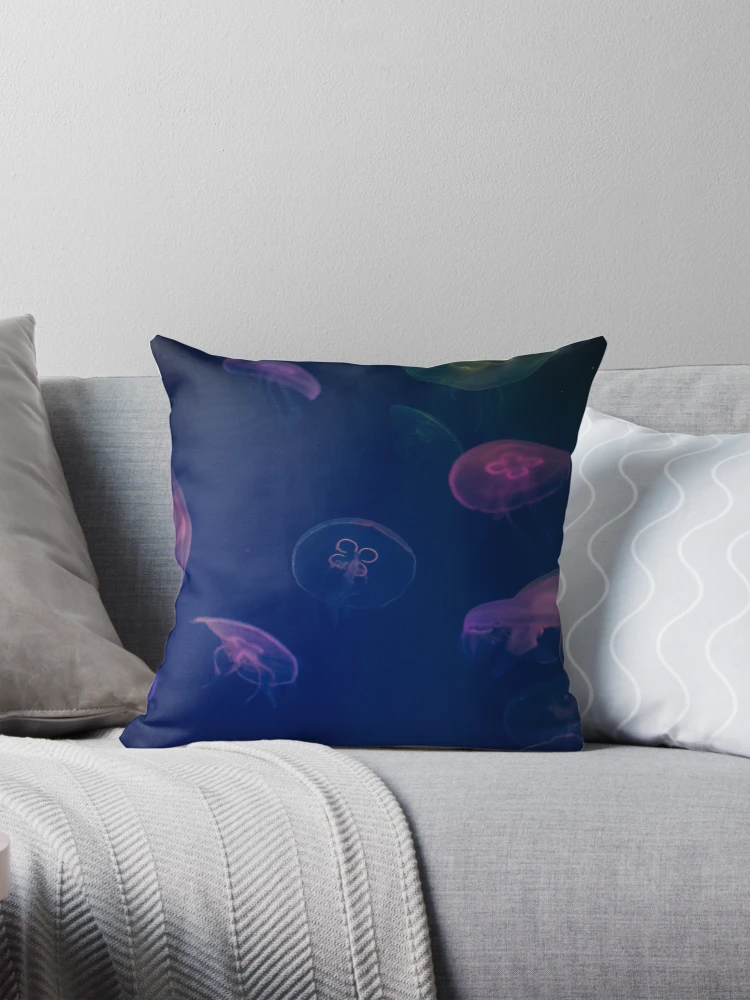 Imagen 1 de 4, Cojín con la obra Azul profundo, diseñada y vendida por Basic310.