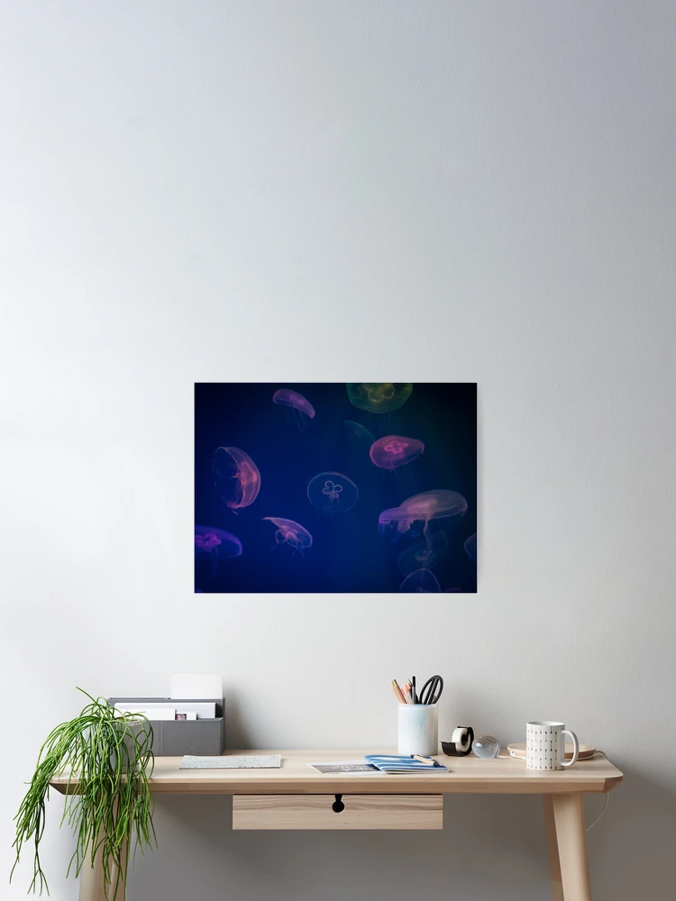Imagen 2 de 3, Póster con la obra Azul profundo, diseñada y vendida por Basic310.