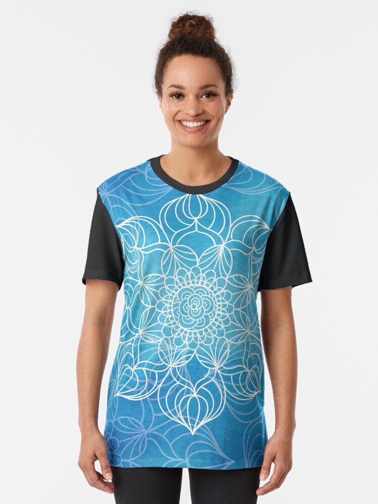Imagen 2 de 5, Camiseta gráfica con la obra Blue mandala, diseñada y vendida por weloveboho.