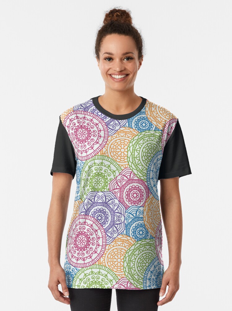 Imagen 2 de 5, Camiseta gráfica con la obra Mandalas 1, diseñada y vendida por weloveboho.
