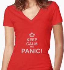 Keep Calm and Panic Women's Fitted V-Neck T-Shirt