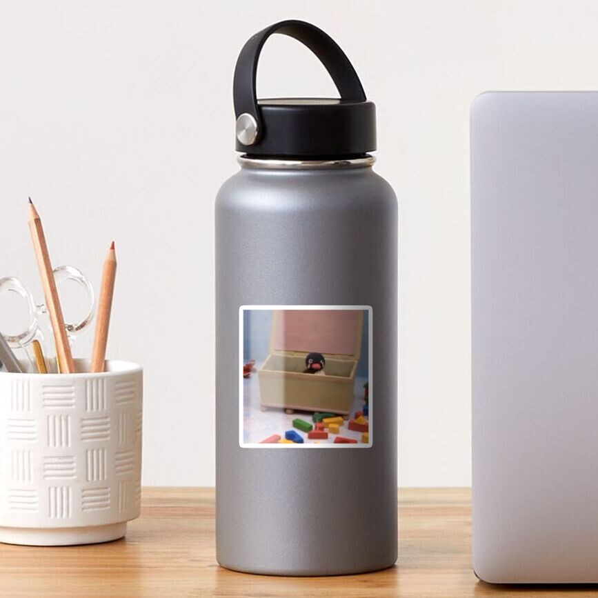 Vista previa del artículo con la obra «Pegatina brillante», diseñado y vendido por harperhickman.