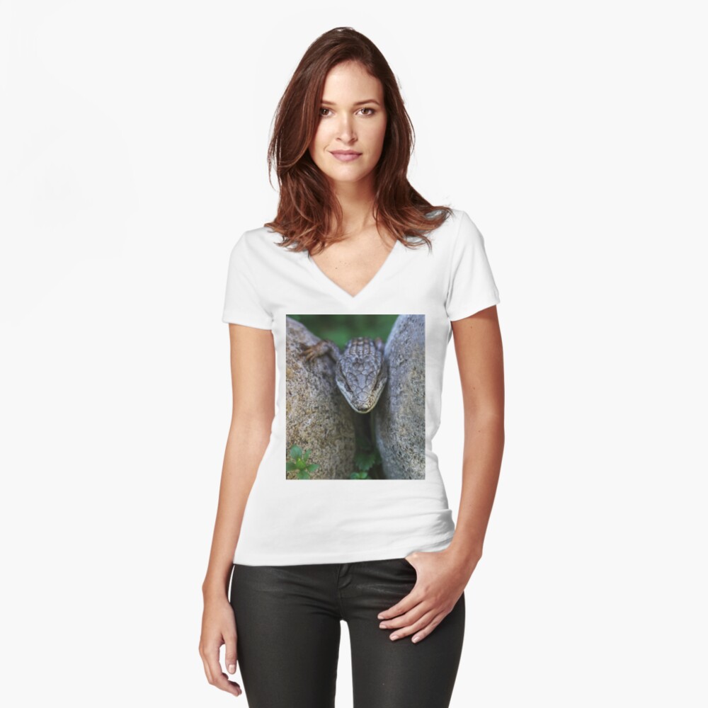 Artikel-Vorschau von Tailliertes T-Shirt mit V-Ausschnitt, designt und verkauft von heatherfriedman.