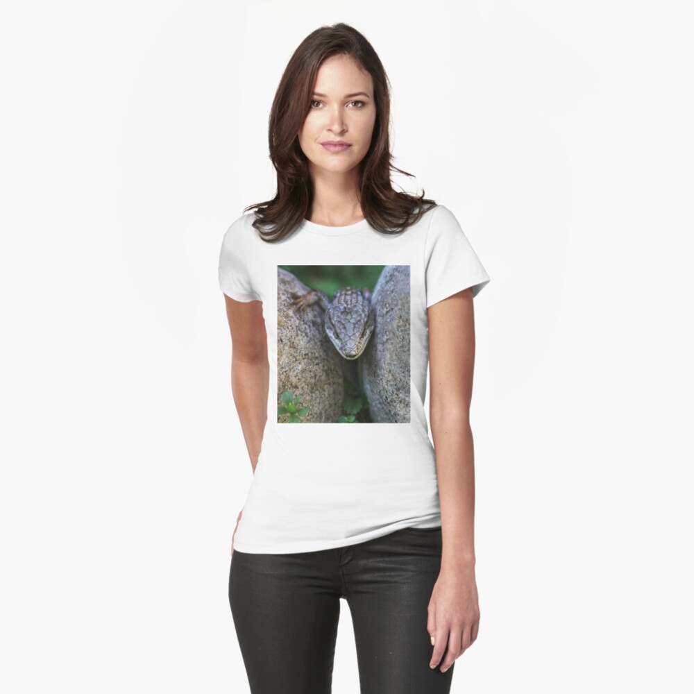 Artikel-Vorschau von Tailliertes T-Shirt, designt und verkauft von heatherfriedman.