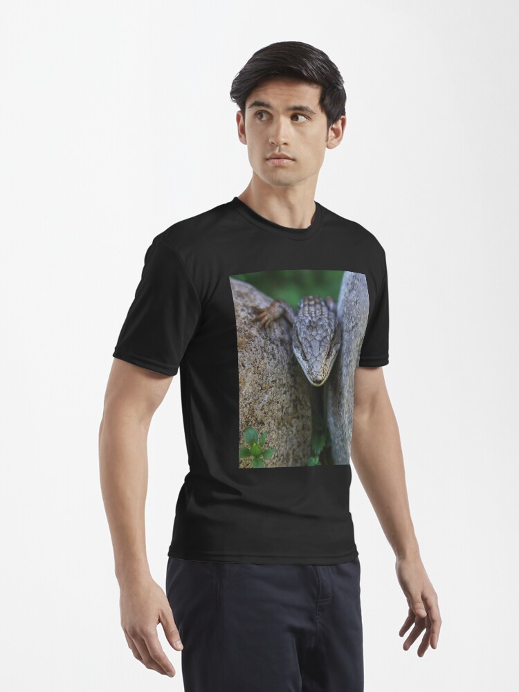 Thumbnail 3 von 7, Funktionsshirt, wo ich lebe. Meine Katze Suki bringt oft eine von der hinteren Terrasse herein designt und verkauft von heatherfriedman.