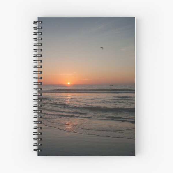Aperçu de l'œuvre Lever de soleil sur la plage créée et vendue par TinyCameraNinja.