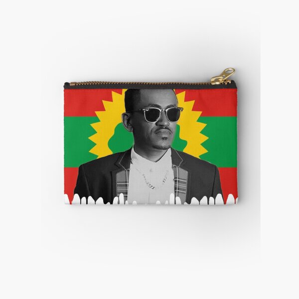 Artikelvorschau, Hachalu Hundessa Mit Oromo Flagge entworfen und verkauft von Gadaa.