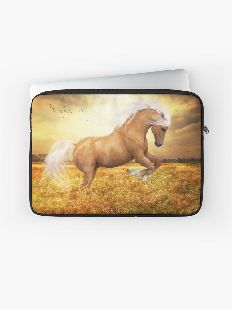 Aperçu 1 sur 2. Housse d'ordinateur avec l'œuvre Danse du soleil avec les chevaux Palomino créée et vendue par Allegra.