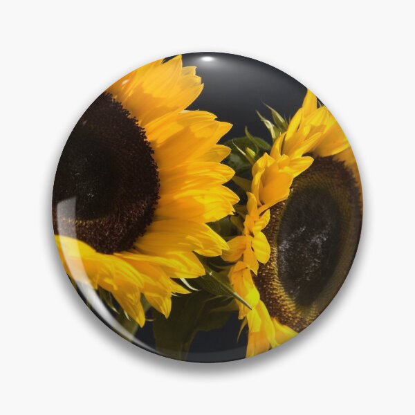 Artikelvorschau, Sunflowers on blue entworfen und verkauft von Purrnickerty.