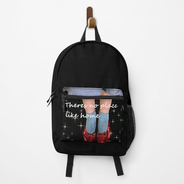 Vista previa del artículo con la obra «no hay lugar como el asistente de hogar, queremos esas zapatillas de rubí, brillo, máscara de edición, diseño, mysticladyart», diseñado y vendido por mysticladyart.