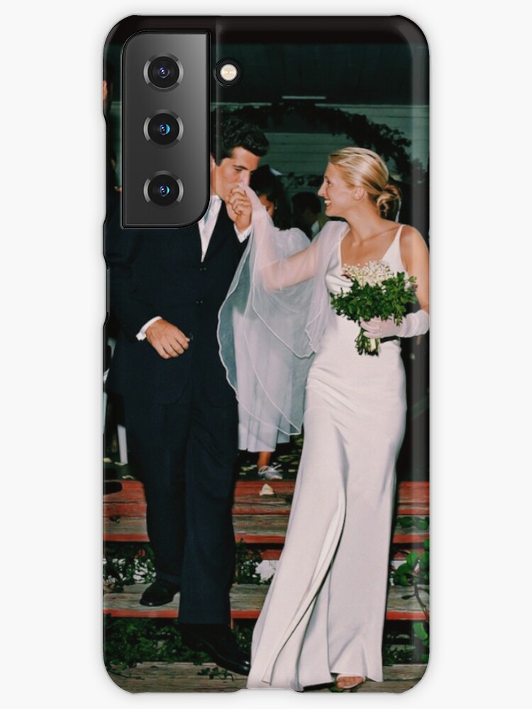 John F. Kennedy Jr. and Carolyn Bessette's famous wedding photo