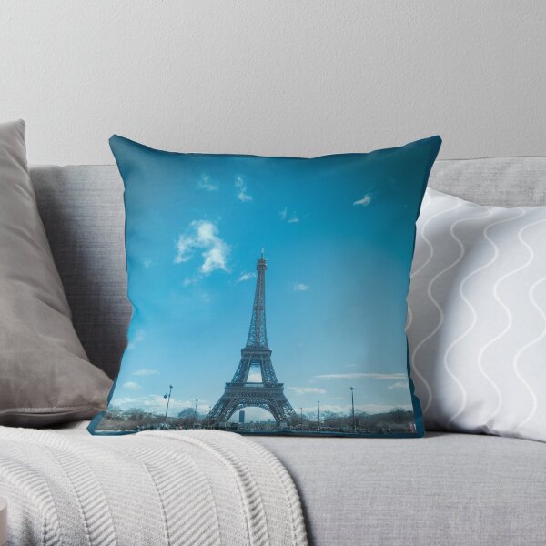 Le Tour Eiffel Throw Pillow