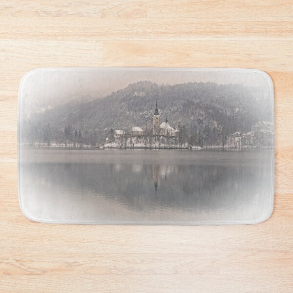 Artikelvorschau, Winterliche Insel Bled entworfen und verkauft von rawshutterbug.