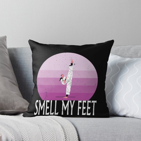 Artikelvorschau, Smell my feet taekwondo fighting girl entworfen und verkauft von GCFULLA.
