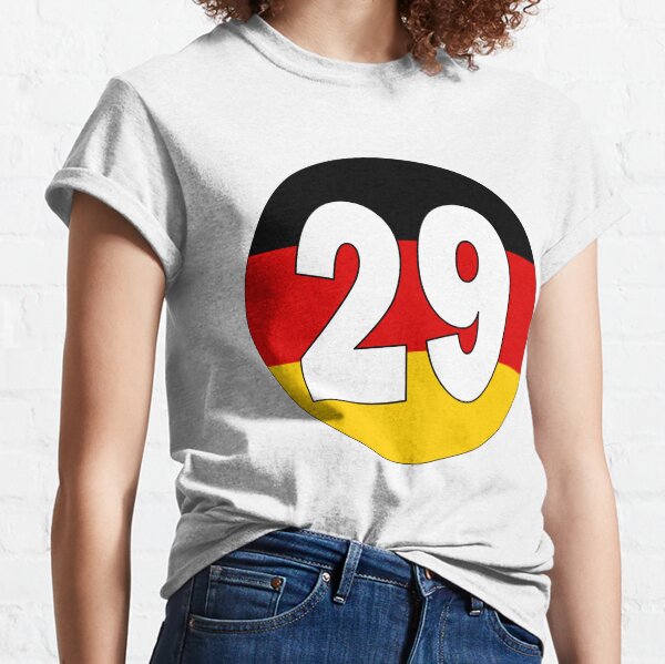 Número 29 con la bandera de Alemania en el fondo Camiseta clásica