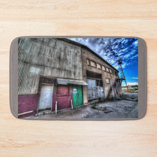 Item preview, se sienta ociosamente recogiendo polvo.
Cámara: Canon 6D
Lente: Samyang 14mm UW
Postprocesamiento: corrección de lente LR luego HDR en Photomatix Pro
En general: 5 disparos HDR
Ubicación: cerca de Osborne / Port Adelaide designed and sold by shaynetwright.
