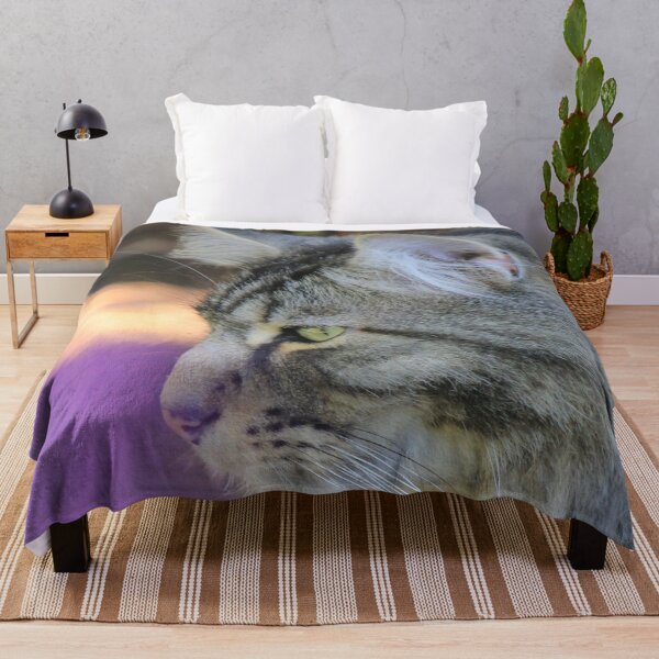 Artikelvorschau, Tabby Cat Purple Bokeh entworfen und verkauft von KarenWoodArt.