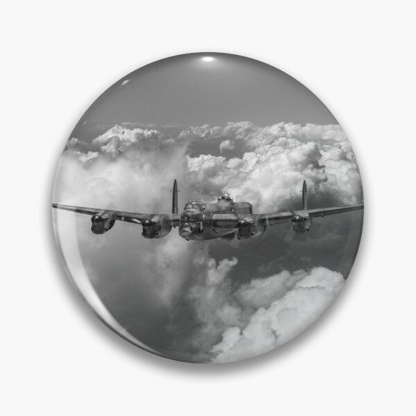 Artikelvorschau, Avro Lancaster über Wolken Schwarz-Weiß-Version entworfen und verkauft von Flight Artworks.