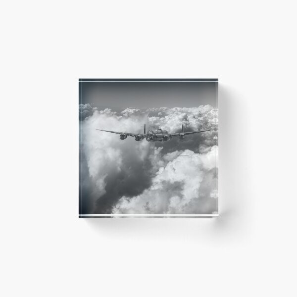 Artikelvorschau, Avro Lancaster über Wolken Schwarz-Weiß-Version entworfen und verkauft von Flight Artworks.