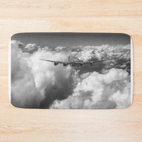 Artikelvorschau, Avro Lancaster über Wolken Schwarz-Weiß-Version entworfen und verkauft von Flight Artworks.