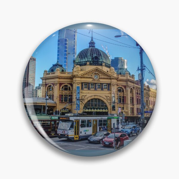 Flinders St station at peak hour. Pin