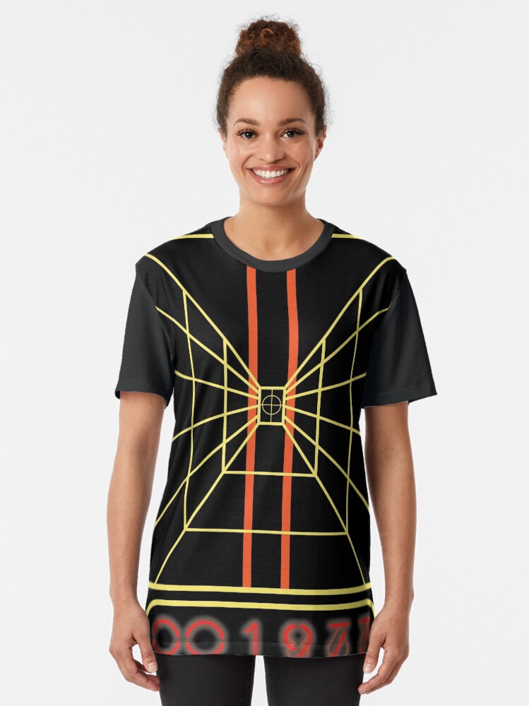 Imagen 2 de 5, Camiseta gráfica con la obra Mantente en el objetivo 1977, diseñada y vendida por StefWill.