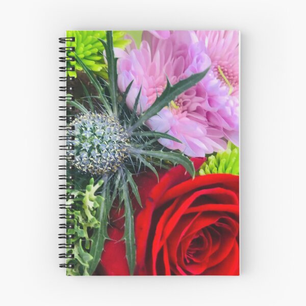 Artikelvorschau,  und ich bemerke sie überall. Dieses Bild wurde von einem Blumenstrauß gemacht, den ich vor langer Zeit erhalten habe. Vielen Dank, dass Sie unabhängige Künstler wie mich und Tausende weitere unterstützen. entworfen und verkauft von yyrom445.