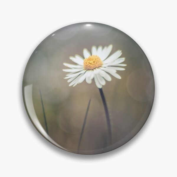 Artikelvorschau, Schöner Gänseblümchen-Bokeh-Hintergrund. entworfen und verkauft von Kipcio.