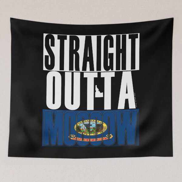 Aperçu de l'œuvre Drapeau Straight Outta Moscow Idaho par Merch Creation Studio créée et vendue par MerchCStudio.