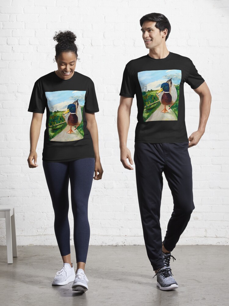 Thumbnail 1 von 7, Funktionsshirt, Eine große Ente läuft die Straße entlang designt und verkauft von LillianBerthel.