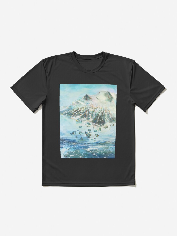 Thumbnail 2 von 7, Funktionsshirt, Ein Berg fliegt über dem Ozean designt und verkauft von LillianBerthel.