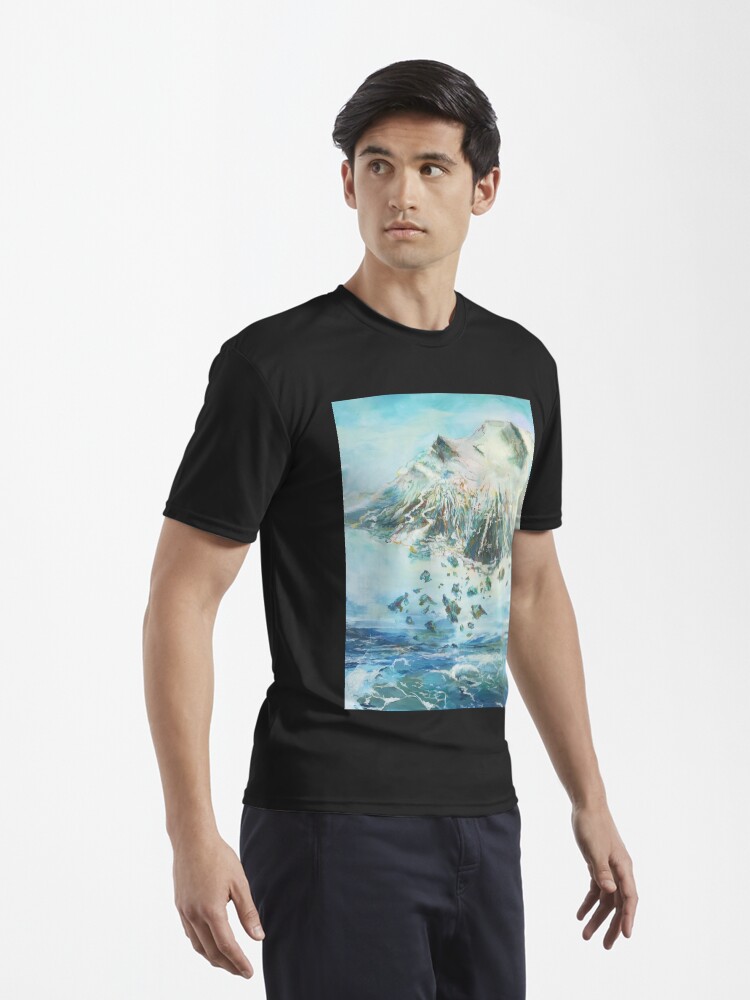 Thumbnail 3 von 7, Funktionsshirt, Ein Berg fliegt über dem Ozean designt und verkauft von LillianBerthel.