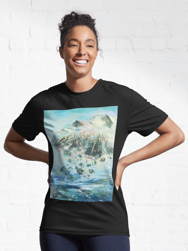 Thumbnail 6 von 7, Funktionsshirt, Ein Berg fliegt über dem Ozean designt und verkauft von LillianBerthel.