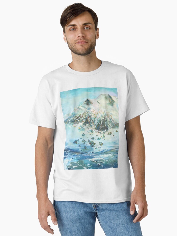 Thumbnail 1 von 7, Classic T-Shirt, Ein Berg fliegt über dem Ozean designt und verkauft von LillianBerthel.
