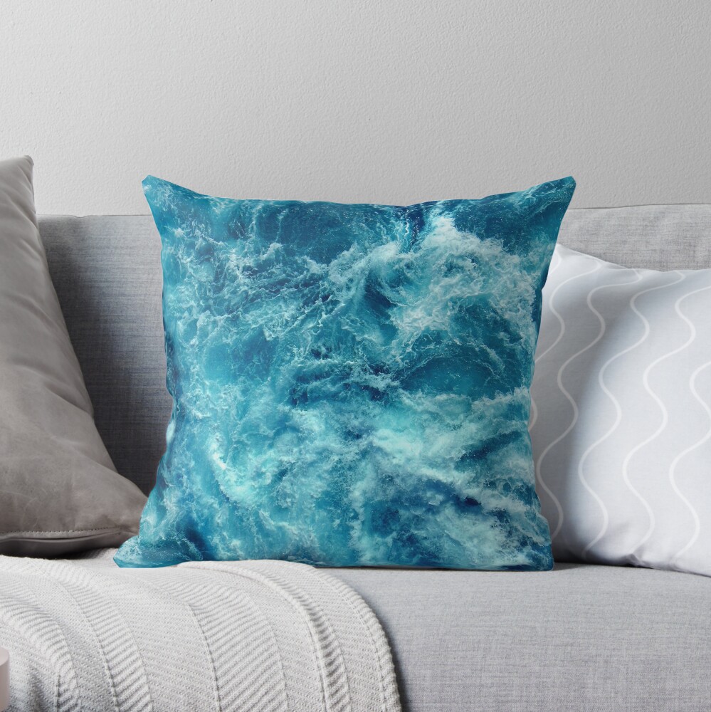 Ocean is shaking Throw Pillow