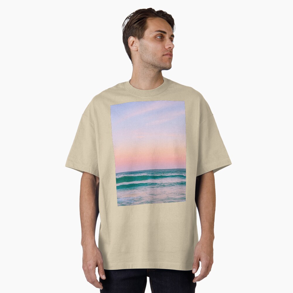 Aperçu de l'œuvre T-shirt oversize créée et vendue par Tasneemmo.