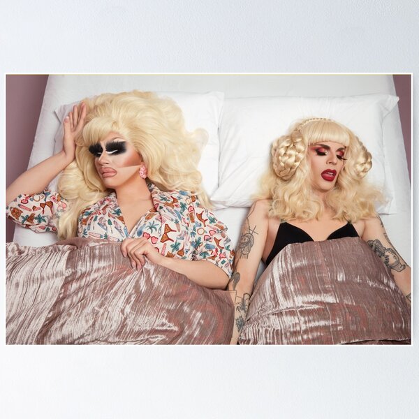 Artikel-Vorschau von Trixie und Katya Buch Fotoshooting UNHhhh, designt und verkauft von dragraceuk.