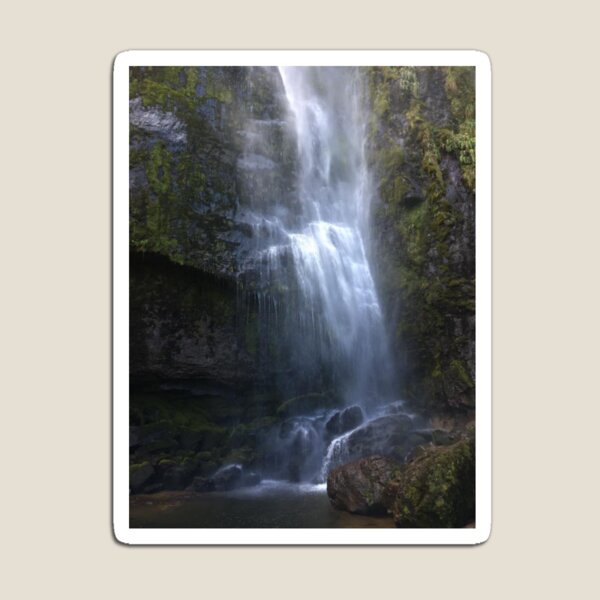Vista previa del artículo con la obra «Cascada El Chorro en Girón, Ecuador», diseñado y vendido por callboxkat.
