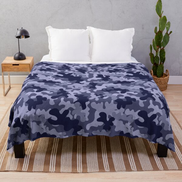Aperçu de l'œuvre Camouflage papercut luminosité bleue créée et vendue par hotairandwaffle.