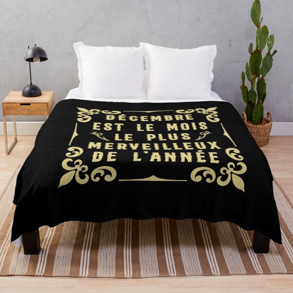Aperçu de l'œuvre T-shirt citation - décembre est le mois le plus merveilleux de l'année - cadeau - anniversaire créée et vendue par ali998.