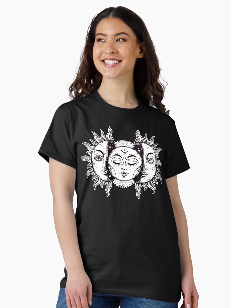 Imagen 2 de 7, Camiseta clásica con la obra Eclipse solar retro de sol y luna retro, diseñada y vendida por MagneticMama.
