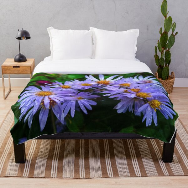Artikelvorschau, Violettes Blumenmuster entworfen und verkauft von AMAZING PRINTS.